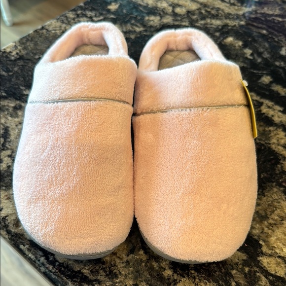 Cozy Pink Women's Slippers - Picture 1 of 13